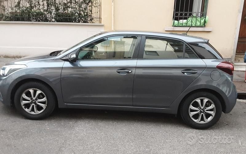 Usata Hyundai i20 75 CV (55 kW) 2019 Grigio Utilitaria