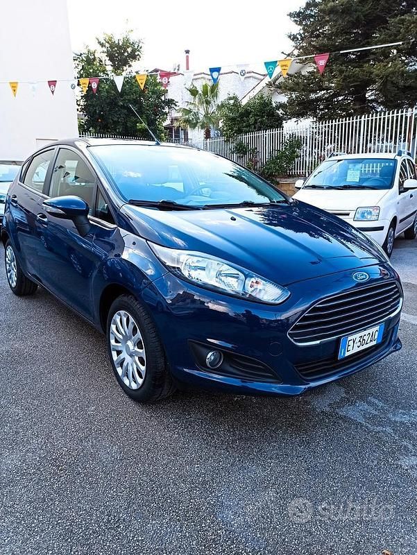Usata Ford Fiesta 97 CV (71 kW) 2015 Blu Berlina