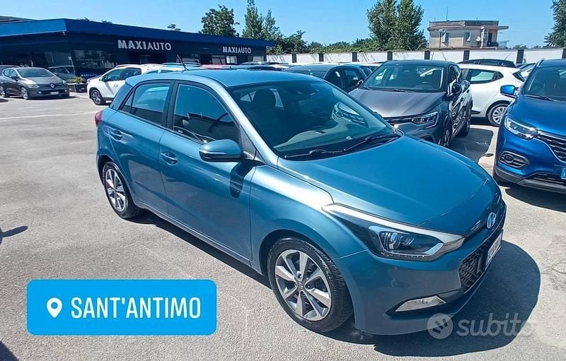 Usata Hyundai i20 74 CV (54 kW) 2015 Blu Berlina