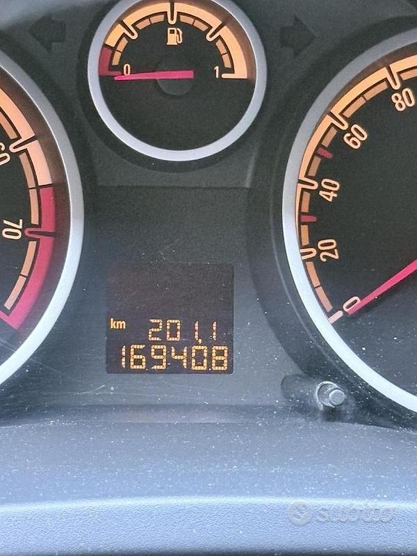 Usata Opel Corsa 90 CV (66 kW) 2015 Nero Utilitaria