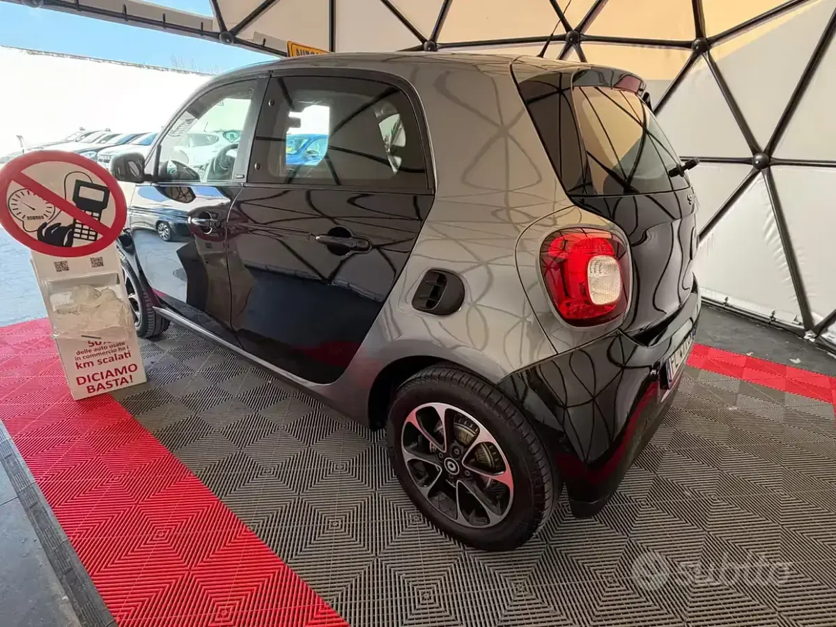 Usata Smart ForFour Passion 71 CV (52 kW) 2017 Nero Utilitaria
