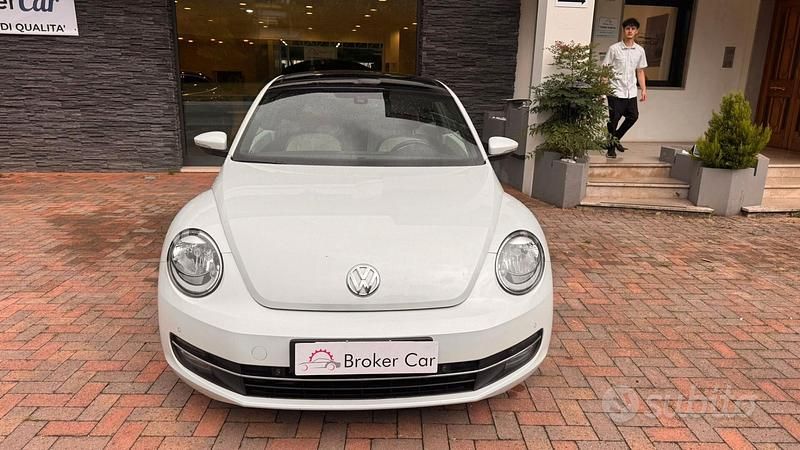 Usata VW Beetle Cabriolet Design 110 CV (80 kW) 2015 Bianco Cabrio