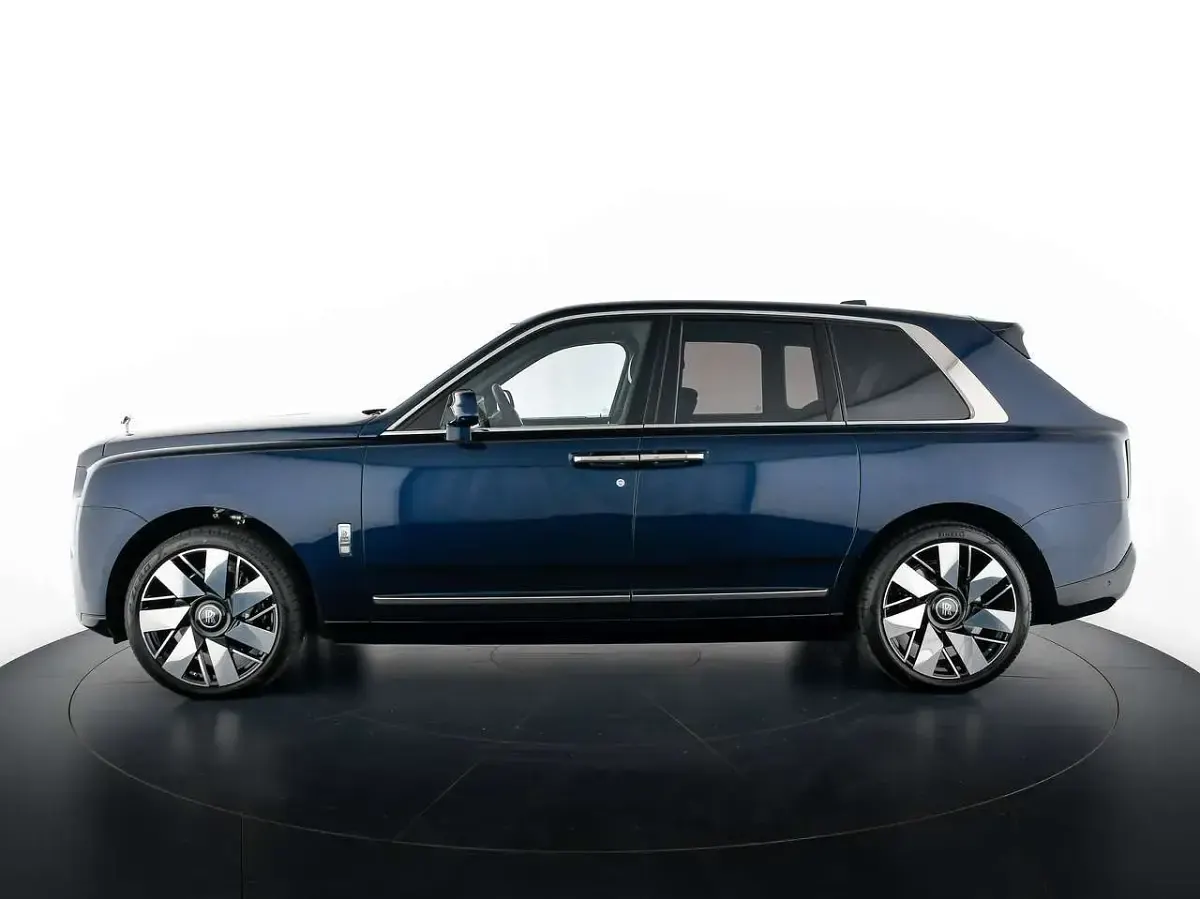 Usata Rolls Royce Cullinan 571 CV (419 kW) 2024 Blu/azzurro SUV