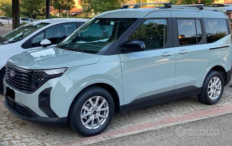 Usata Ford Tourneo Courier 125 CV (91 kW) 2024 Grigio Monovolume