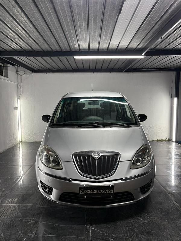 Usata Lancia Musa Gold 95 CV (69 kW) 2012 Grigio Monovolume