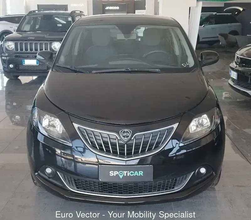 Usata Lancia Ypsilon 69 CV (50 kW) 2024 Nero Utilitaria