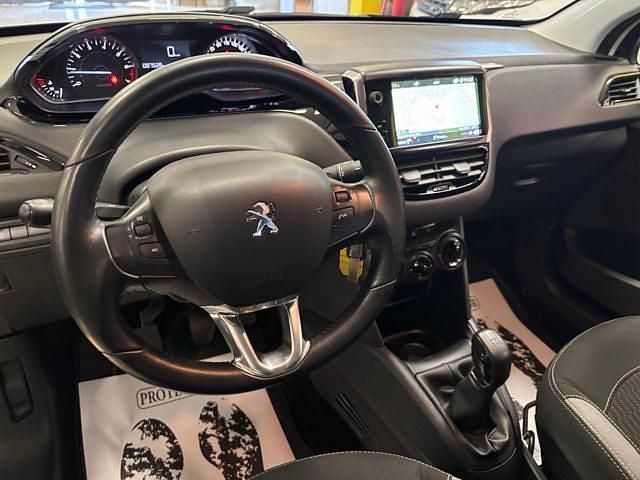 Usata Peugeot 208 82 CV (60 kW) 2016 Bianco Utilitaria