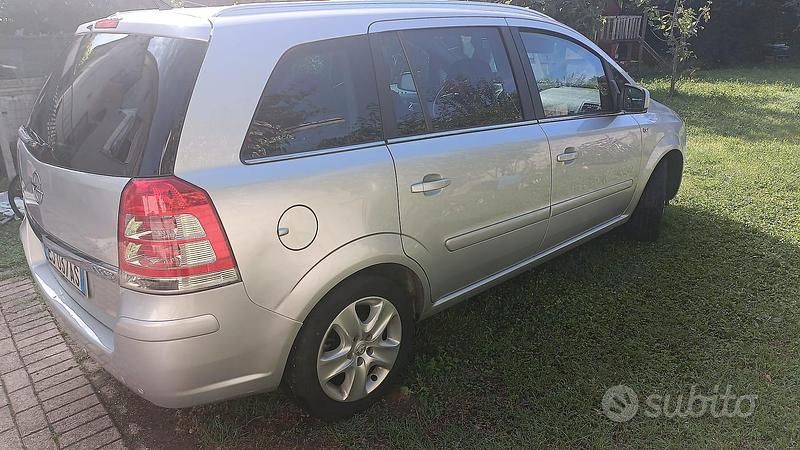 Usata Opel Zafira 110 CV (80 kW) 2011 Monovolume
