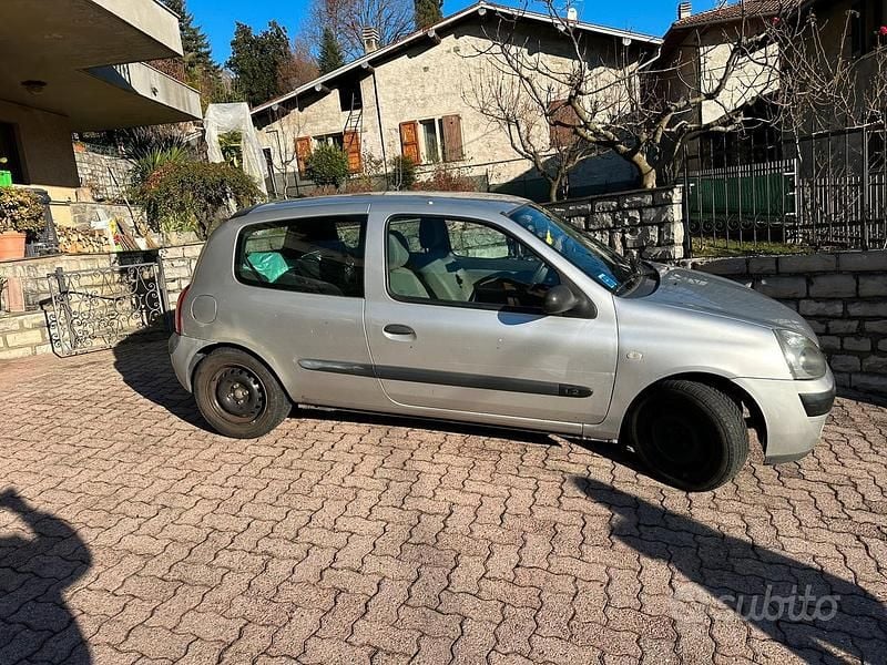 Usata Renault Clio II 2005 Berlina