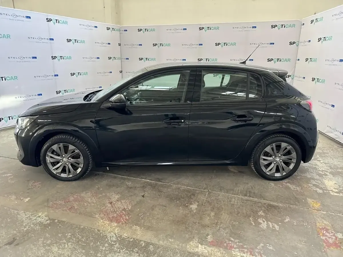 Usata Peugeot e-208 Allure 100 kW (136 CV) 2021 Nero Utilitaria