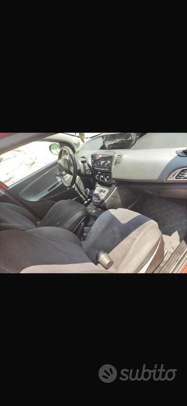 Usata Lancia Ypsilon 85 CV (62 kW) 2013 Rosso Utilitaria