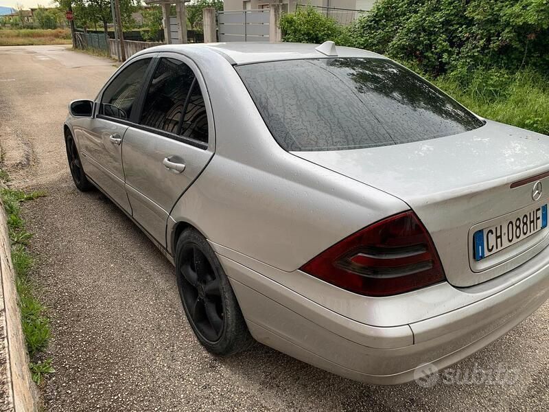 Usata Mercedes C220 143 CV (105 kW) 2003 Grigio Berlina