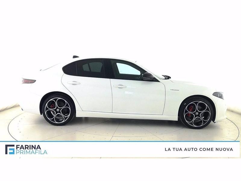 Nuova Alfa Romeo Giulia Veloce 211 CV (155 kW) 2025 Bianco alfa Berlina