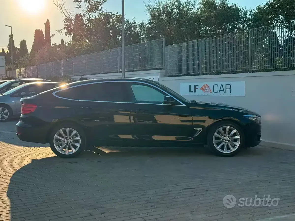 Usata BMW 318 Advantage 150 CV (110 kW) 2016 Nero Berlina