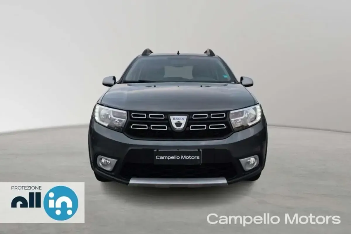 Usata Dacia Sandero Stepway 90 CV (66 kW) 2017 Grigio Berlina