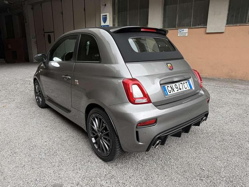 Usata Abarth 595C 165 CV (121 kW) 2023 Grigio Cabrio