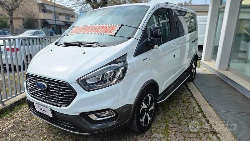 Usata Ford Tourneo Premium 185 CV (136 kW) 2021 Bianco Monovolume