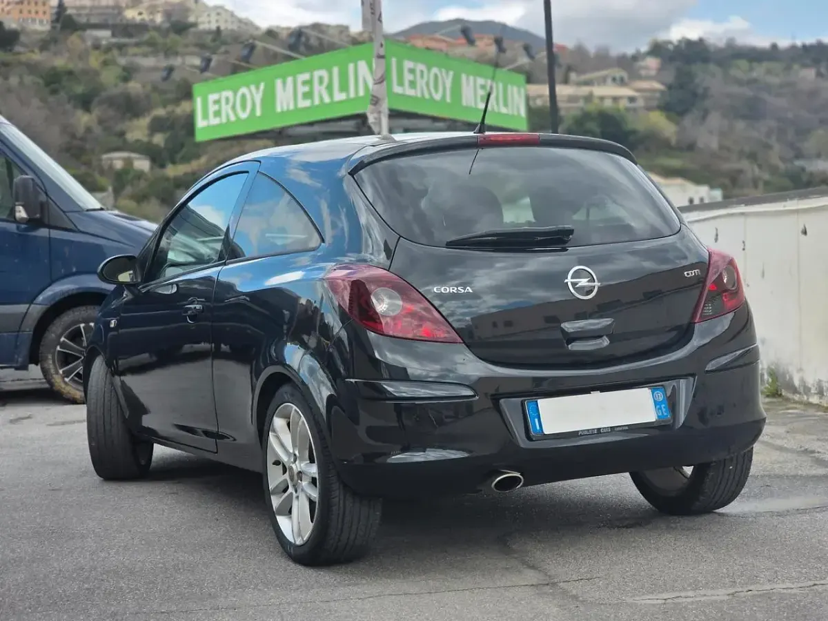 Usata Opel Corsa 95 CV (69 kW) 2012 Nero Utilitaria