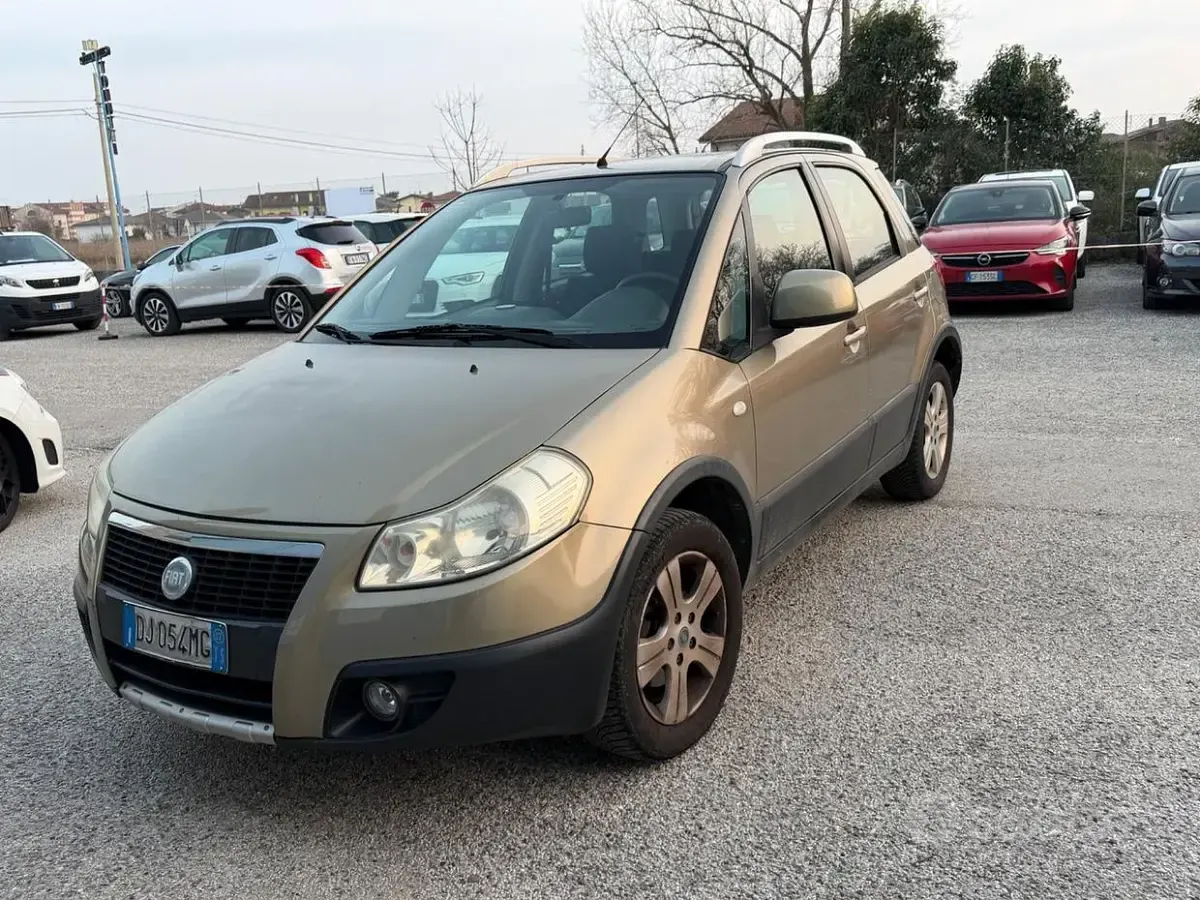 Usata Fiat Sedici Dynamic 107 CV (78 kW) 2007 Grigio SUV