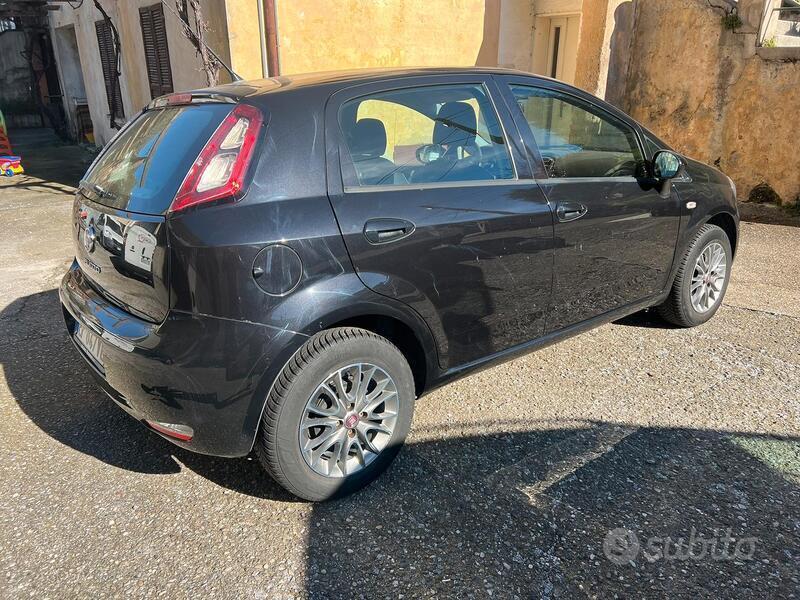 Usato 2013 Fiat Grande Punto 1.4 Benzin 77 CV (6.000 €)