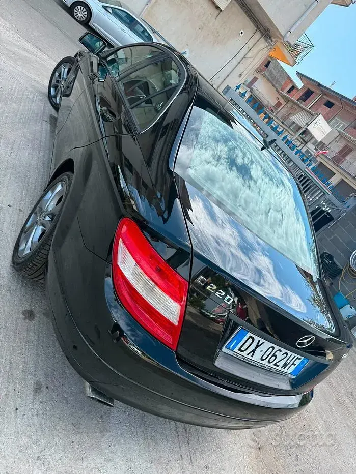 Usata Mercedes C220 170 CV (125 kW) 2009 Nero Berlina