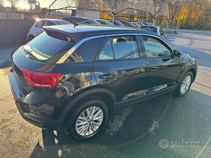 Usata VW T-Roc Style 116 CV (85 kW) 2018 Nero SUV