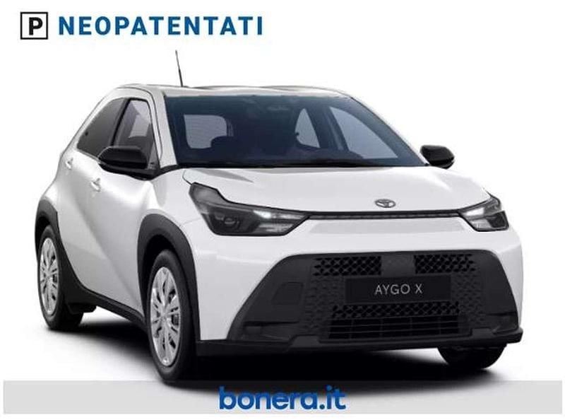 Nuova Toyota Aygo X 116 CV (85 kW) 2026 Super white SUV
