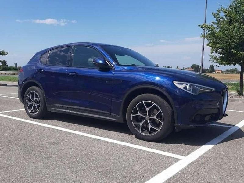 Usata Alfa Romeo Stelvio Executive 209 CV (153 kW) 2017 Blu/azzurro SUV