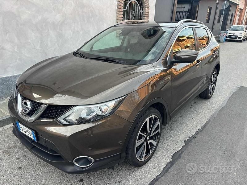 Usata Nissan Qashqai Tekna 131 CV (96 kW) 2014 Grigio SUV