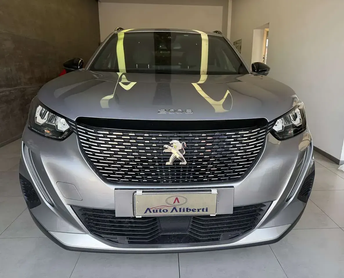 Usata Peugeot 2008 Allure 131 CV (96 kW) 2023 Grigio SUV
