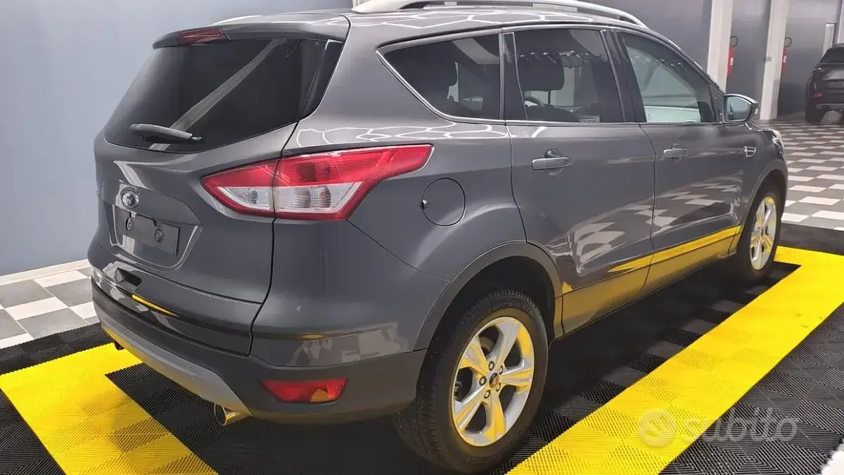 Usata Ford Kuga 115 CV (84 kW) 2014 Grigio SUV