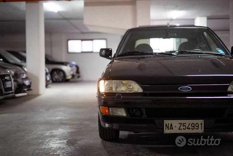 Nero Usata 1992 Ford Escort RS Due volumi | 8500 € - Immagine 1/4