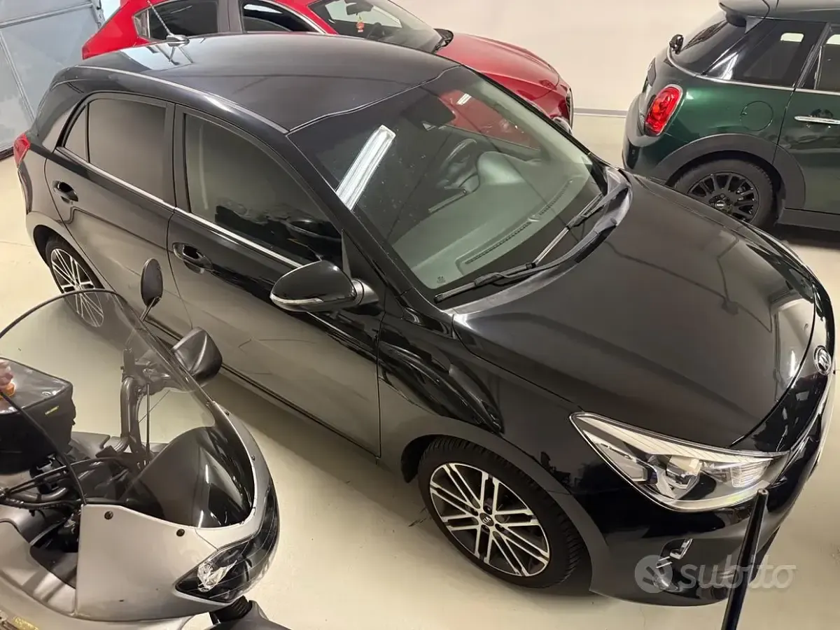 Usata Kia Rio 90 CV (66 kW) 2017 Nero Berlina