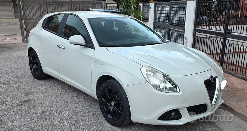 Usata Alfa Romeo Giulietta Distinctive 120 CV (88 kW) 2015 Bianco Utilitaria