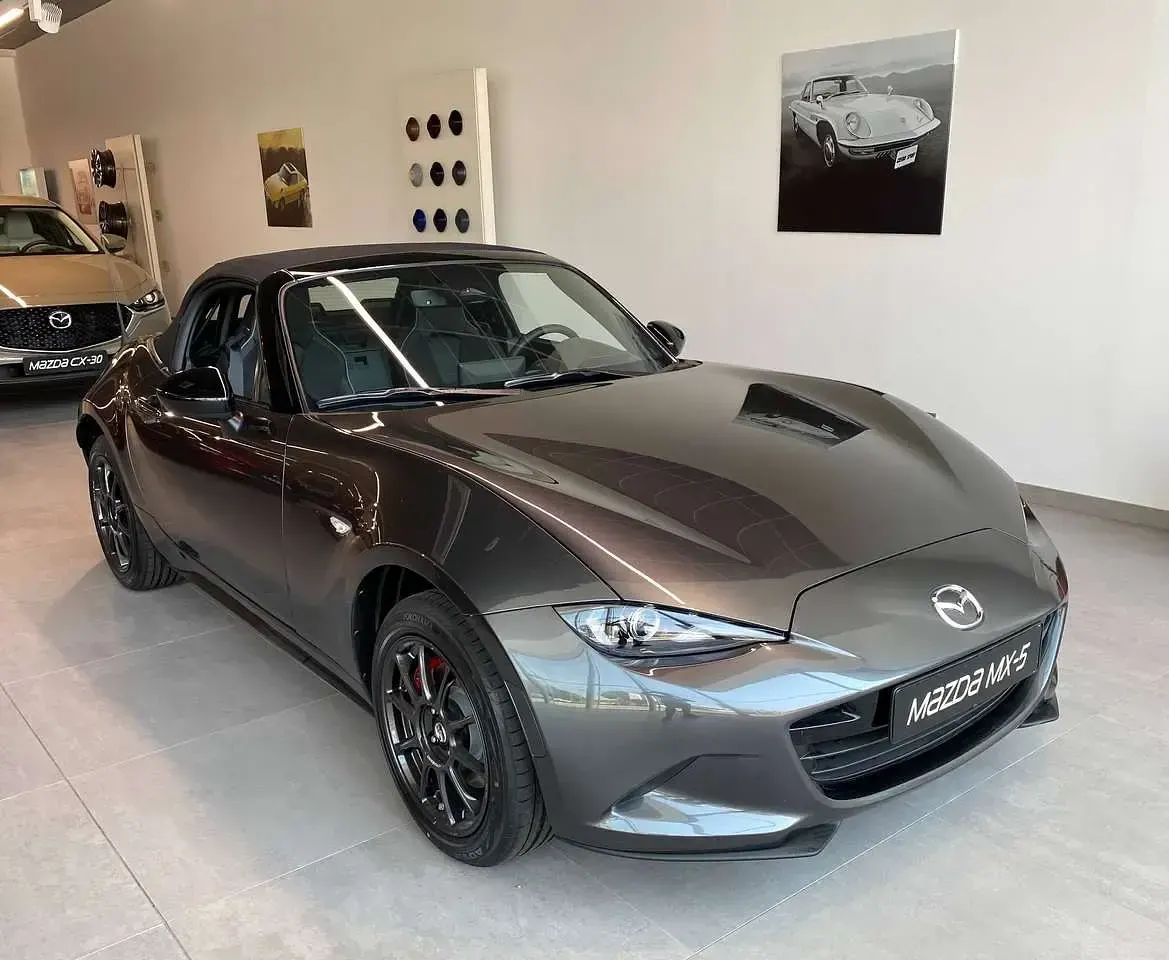 Nuova Mazda MX5 Homura-Line 132 CV (97 kW) 2026 Machine grey Cabrio