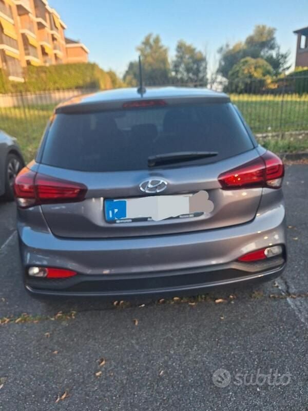 Usata Hyundai i20 75 CV (55 kW) 2020 Argento Utilitaria
