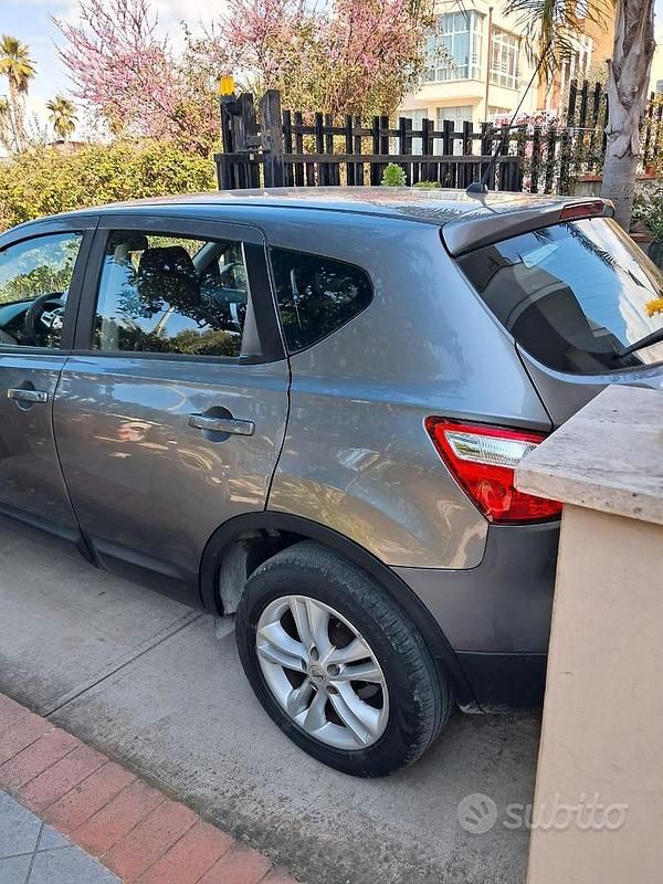 Usata Nissan Qashqai 115 CV (84 kW) 2011 Grigio SUV
