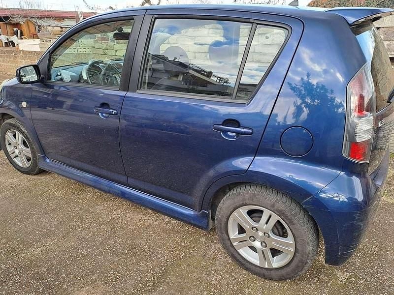 Usata Daihatsu Sirion 87 CV (63 kW) 2006 Blu/azzurro Utilitaria
