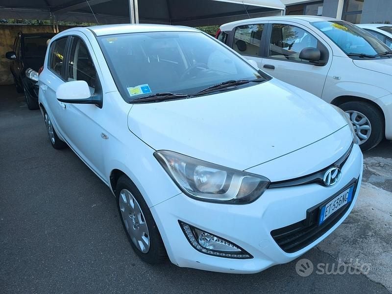 Usata Hyundai i20 Edition 86 CV (63 kW) 2014 Bianco Utilitaria