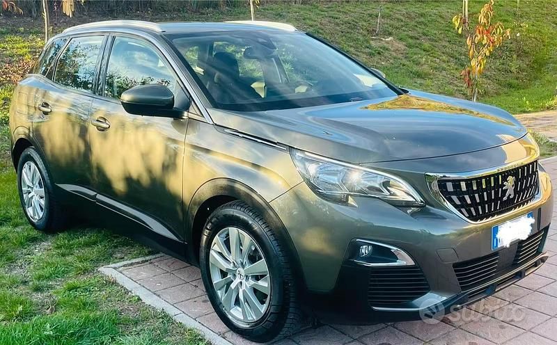 Usata Peugeot 3008 Business-Line 120 CV (88 kW) 2017 Verde SUV