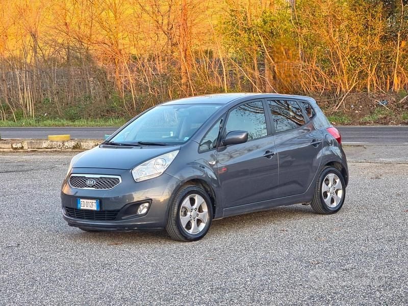 Usata Kia Venga EX 89 CV (65 kW) 2010 Grigio Utilitaria