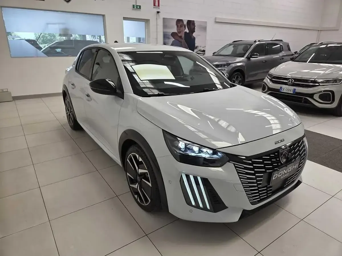Usata Peugeot 208 GT 101 CV (74 kW) 2025 Bianco Utilitaria