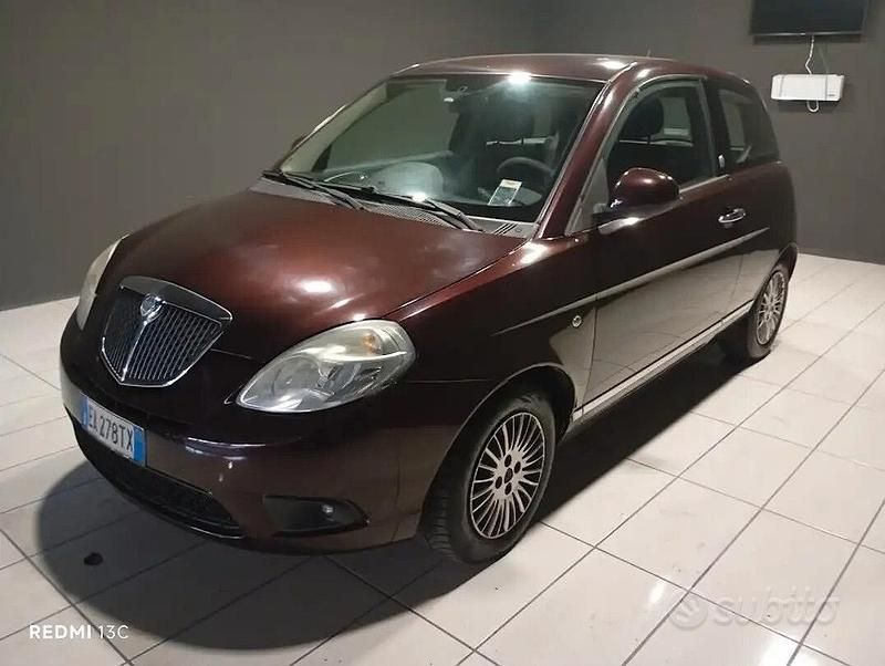 Usata Lancia Ypsilon 78 CV (57 kW) 2010 Viola Utilitaria