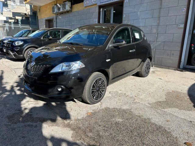 Usata Lancia Ypsilon Gold 69 CV (50 kW) 2024 Nero metallizzato Utilitaria