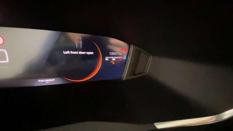 Usata Peugeot 2008 Allure 101 CV (74 kW) 2025 Blu/azzurro SUV