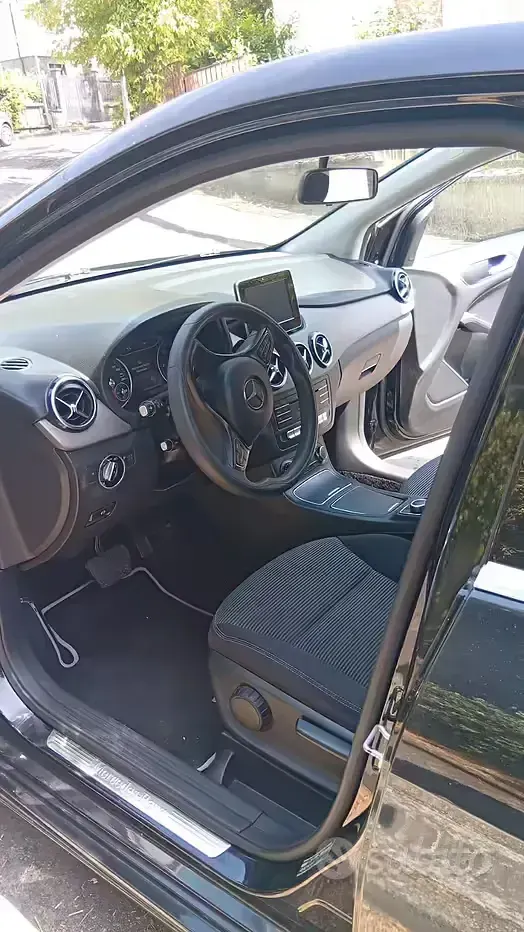 Usata Mercedes B180 109 CV (80 kW) 2015 Nero Utilitaria