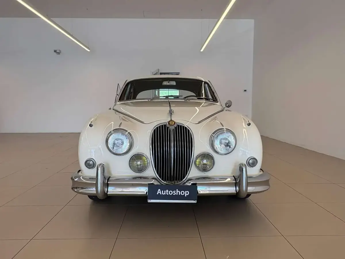 Usata Jaguar MK II 220 CV (161 kW) 1994 Bianco Berlina