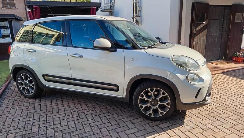 Bianco Usata 2015 Fiat 500L Trekking Monovolume | 7950 € (Cara) - Immagine 1/4