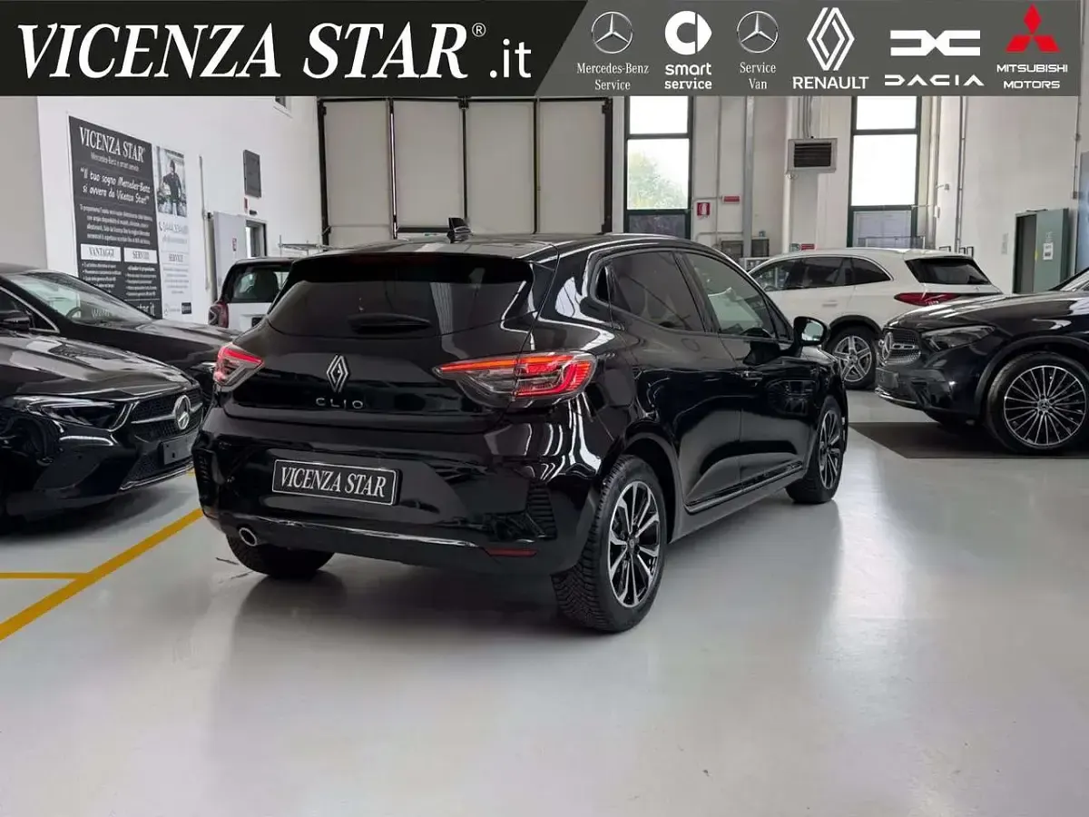 Usata Renault Clio V Techno 90 CV (66 kW) 2025 Nero etoile Berlina