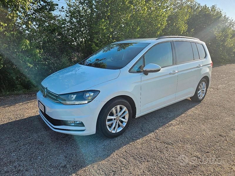 Bianco Usata 2016 VW Touran Monovolume | 14.500 € (Buon prezzo) - Immagine 1/4